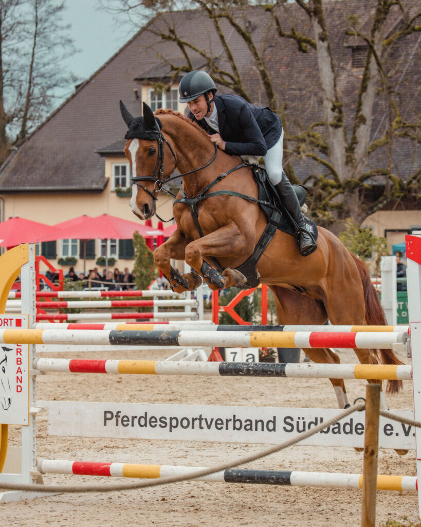 Felix Vogg entscheidet erneut Dreisterne-Prüfung auf dem Gut Weiherhof für sich